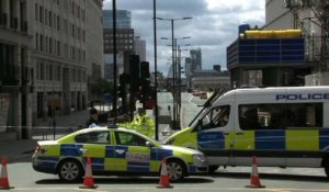 Attentat de Londres: la police scientifique sur place