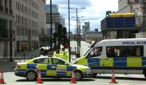 Londres: les lieux de l'attentat toujours bouclés pour l'enquête