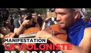Le violoniste de Caracas joue en pleine manif