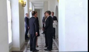 François Hollande : Les coulisses tendues de la passation de pouvoir avec Nicolas Sarkozy en 2012 (vidéo) 