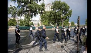 Policier agressé au marteau à Paris: l'assaillant a crié "c'est pour la Syrie"