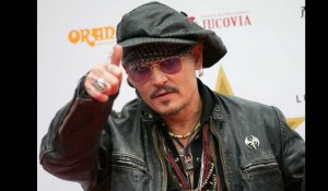 Johnny Depp accuse ses anciens managers d'être responsables de sa dette (Vidéo)
