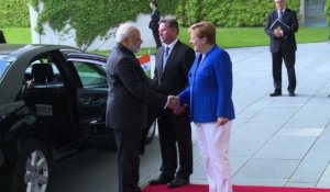 Allemagne: Merkel reçoit le Premier ministre indien