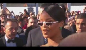 Festival de Cannes 2017 : Rihanna met un énorme vent à un journaliste (vidéo)
