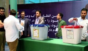 Début du vote à la présidentielle en Iran, vote d'Iraniens