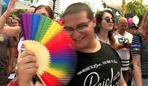 Foule joyeuse à la Gay Pride de Tel-Aviv