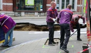 Une fuite d'eau provoque un trou de 36 mètres carrés chaussée de Louvain