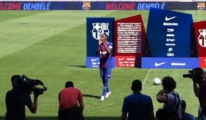 Barcelone: Dembélé présenté au Camp Nou devant 18.000 supporters