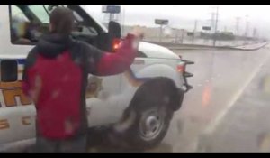 Texas : Une journaliste organise le sauvetage d'un routier en plein direct (vidéo)