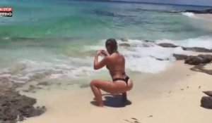 Une fille très sexy fait ses exercices de sport sur une plage (Vidéo)