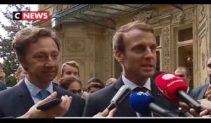 Emmanuel Macron confie une mission de sauvegarde du patrimoine à Stéphane Bern (vidéo)