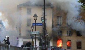 Spectaculaire incendie dans une librairie au coeur de Paris