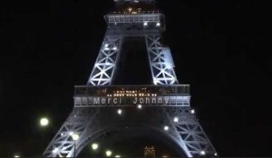 La Tour Eiffel s'est illuminée en hommage à Johnny Hallyday