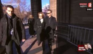 Hommage à Johnny Hallyday : David Hallyday, Nathalie Baye, Laura Smet et Sylvie Vartan arrivent à l'église de la Madeleine (vidéo)