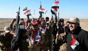 Des soldats irakiens fêtent la victoire sur l'EI