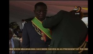 Zimbabwe: Mnangagwa succède officiellement à Mugabe