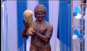 Quand Diego Maradona inaugure une statue de lui complètement ratée (vidéo)