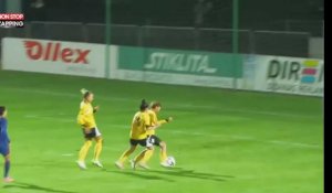 Trois footballeuses seules face au but réussissent à... ne pas marquer ! (Vidéo)