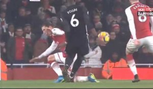 Arsenal - Manchester United : Paul Pogba expulsé pour un vilain tacle (vidéo)