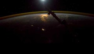 Superbe : un lever de Lune filmé depuis la Station spatiale internationale