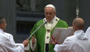 Pauvreté:le pape entouré de 4.000 exclus pour une messe spéciale