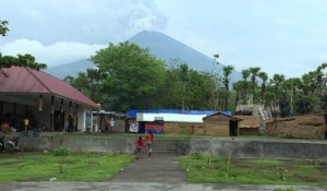 Bali/volcan: les centres d'hébergement se remplissent