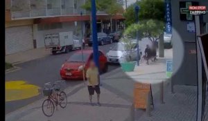 Australie : Un pervers glisse sa main sous la jupe d'une femme en pleine rue (vidéo) 