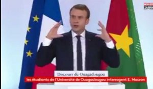 Emmanuel Macron dépassé et malmené par les étudiants burkinabés (Vidéo)