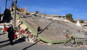 Séisme: les habitants d'une ville irakienne évaluent les dégâts