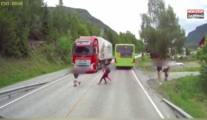 Un enfant manque de se faire renverser par un camion, la vidéo choc 