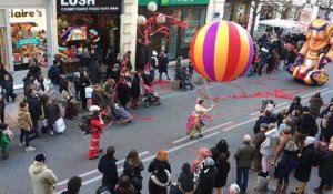 La parade des jouets de Noël a enchante le centre-ville d'Avignon