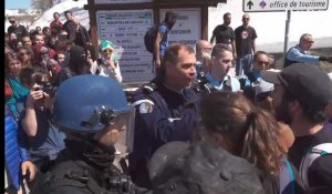 Migrants à la frontière France - Italie : heurts entre policiers et manifestants