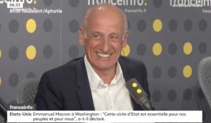 Jean-Michel Aphatie victime d'un fou rire en direct ! - ZAPPING TÉLÉ DU 25/04/2018