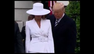 Melania Trump refuse une nouvelle fois de prendre la main de Donald Trump (vidéo)