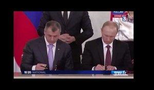 Vladamir Poutine signe le rattachement de la Crimée à la Russie