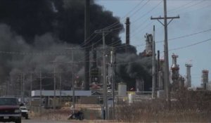 USA: une explosion provoque un incendie dans une raffinerie