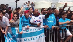 L'OM en finale : plus de 150 supporters à Marignane pour féliciter les Olympiens à leur arrivée