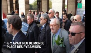Entouré de journalistes, Jean-Marie Le Pen se rappelle: "Massoud avait été tué comme ça"