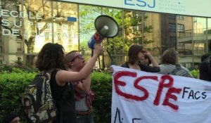 Manifestation d'étudiants devant Tolbiac