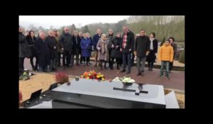 Sablé-sur-Sarthe. François Fillon se recueille devant la tombe de Joël Le Theule