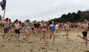 Binic-Etables-sur-Mer. Un bain dans la Manche à 8°? Même pas froid !