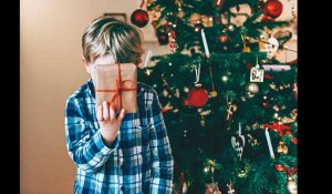 Allemagne : pas satisfait de ses cadeaux de Noël, l'enfant appelle la police