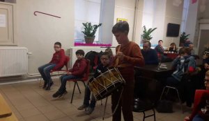 Binche: Ateliers d'initiation au tambour pour les enfants au Musée international du Carnaval et du Masque (1)