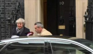 Brexit: Theresa May se rend au Parlement après sa lourde défaite