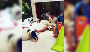 A même pas 2 ans, le fils de Ronaldo joue déjà au foot