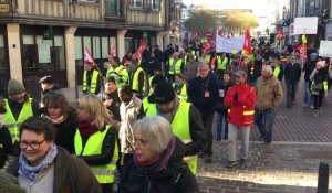 550 manifestants à Troyes pour une grève en rouge et jaune