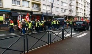 Gilets jaunes et syndicats : manifestation commune dans les rues de Boulogne-sur-Mer