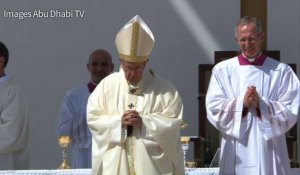 Grande messe inédite en plein air du pape François aux Emirats
