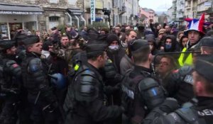 Souillac: affrontements avant la venue de Macron
