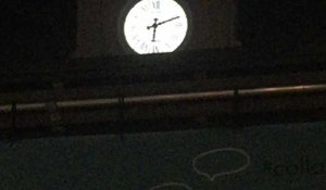 L'horloge de la gare de Saint-Omer indique de nouveau l'heure